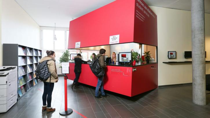Guichet d'accueil de la mairie ouvert en semaine